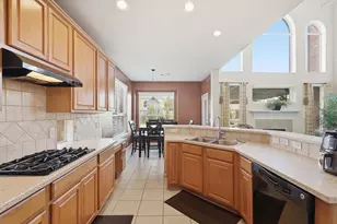 2812 Tranquilo Dr, Grand Prairie, TX 75054 - Photo 7