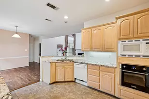 2036 Camelot Dr, Lewisville, TX 75067 - Photo 11