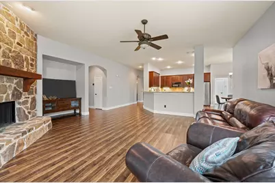 1808 Lakes Edge Boulevard, Mansfield, TX 76063 - Photo 15