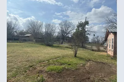111 Lamar Street, Graham, TX 76450 - Photo 27
