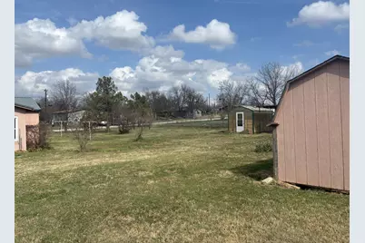 111 Lamar Street, Graham, TX 76450 - Photo 23