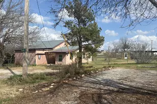 111 Lamar St, Graham, TX 76450 - Photo 3
