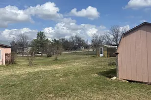 111 Lamar St, Graham, TX 76450 - Photo 23