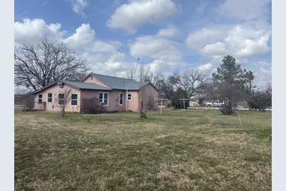 111 Lamar Street, Graham, TX 76450 - Photo 3