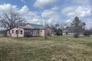 111 Lamar St, Graham, TX 76450 - Photo 3