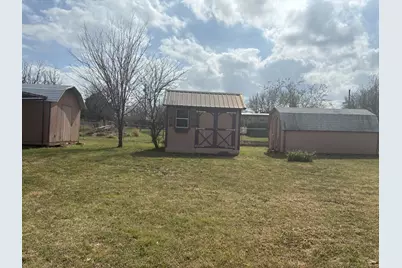 111 Lamar Street, Graham, TX 76450 - Photo 21