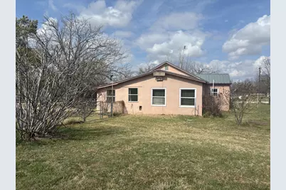 111 Lamar Street, Graham, TX 76450 - Photo 25
