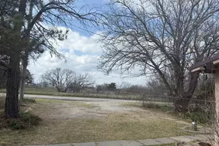 111 Lamar St, Graham, TX 76450 - Photo 27