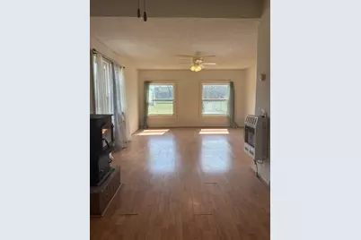 111 Lamar Street, Graham, TX 76450 - Photo 3