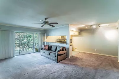 526 E Avenue J #C, Grand Prairie, TX 75050 - Photo 3