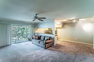 526 E Avenue J, Grand Prairie, TX 75050 - Photo 3