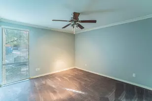 526 E Avenue J, Grand Prairie, TX 75050 - Photo 9