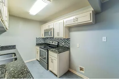 526 E Avenue J #C, Grand Prairie, TX 75050 - Photo 7