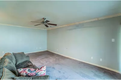 526 E Avenue J #C, Grand Prairie, TX 75050 - Photo 5