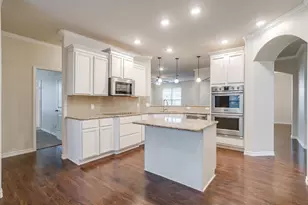 1225 Drummond Cir, Waco, TX 76712 - Photo 9