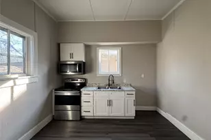 917 W Sears St, Denison, TX 75020 - Photo 9