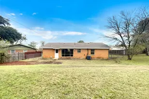 4702 Dee Ct, Fort Worth, TX 76135 - Photo 5