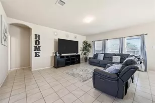 2020 Glen Hollow Dr, Lancaster, TX 75134 - Photo 3