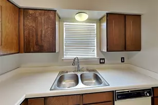 931 Roaring Springs Rd, Fort Worth, TX 76114 - Photo 3