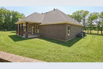 306 Garden Court, Springtown, TX 76082 - Photo 11