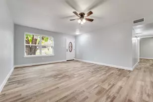 1021 Bellflower Dr, Carrollton, TX 75007 - Photo 5