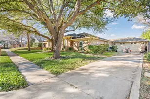 413 Blue Jay Ct, Bedford, TX 76021 - Photo 5