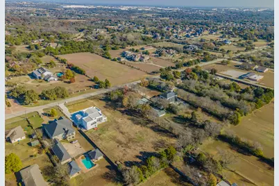 1124 W Pleasant Run Road, DeSoto, TX 75115 - Photo 3