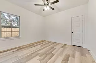 529 Berke St, Newark, TX 76071 - Photo 11