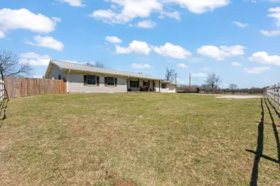 1641 E Henderson Street, Cleburne, TX 76031 - Photo 3