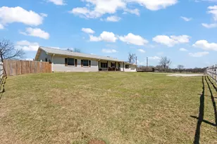 1641 E Henderson St, Cleburne, TX 76031 - Photo 3