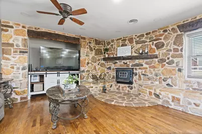 1641 E Henderson Street, Cleburne, TX 76031 - Photo 29