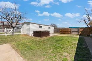 1641 E Henderson St, Cleburne, TX 76031 - Photo 7