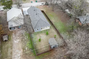 506 Orchard St, Bowie, TX 76230 - Photo 15