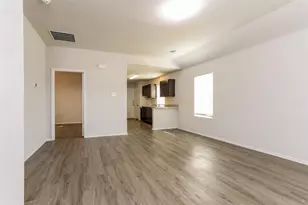 5508 Shore Point Trl, Fort Worth, TX 76119 - Photo 5