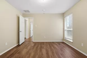 915 Hidden Oaks Dr, Burleson, TX 76028 - Photo 9