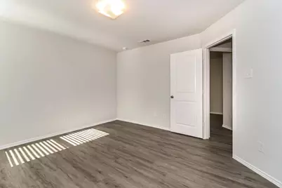 5556 Willamette Drive, Fort Worth, TX 76119 - Photo 3