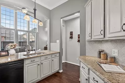 8615 Oak Valley Court, Irving, TX 75063 - Photo 11