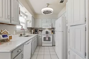 713 Crestview Dr, Burleson, TX 76028 - Photo 7