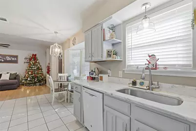 713 Crestview Drive, Burleson, TX 76028 - Photo 9