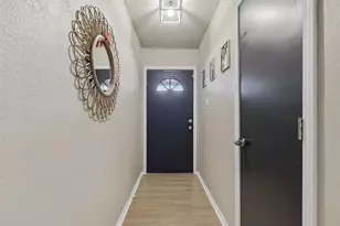 713 Crestview Dr, Burleson, TX 76028 - Photo 3