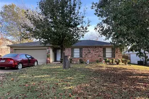 1411 Clearfield Dr, Cleburne, TX 76033 - Photo 1