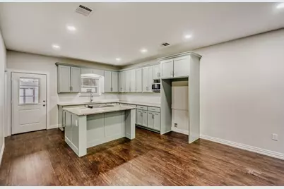 713 S Willomet Avenue, Dallas, TX 75208 - Photo 13