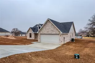 210 Prairie St, Jacksboro, TX 76458 - Photo 3