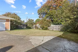 6706 Kingsbury Dr, Dallas, TX 75231 - Photo 21