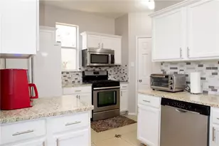 2021 Reddenson Dr, Carrollton, TX 75010 - Photo 13