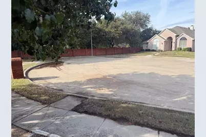 117 Saint James Road, Irving, TX 75063 - Photo 3