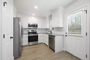 230 E Johnson St, Denison, TX 75021 - Photo 7