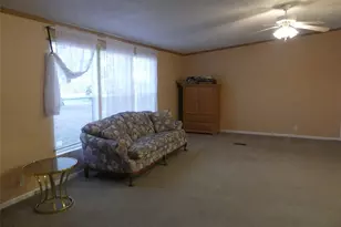 422 Hutchinson St, Bowie, TX 76230 - Photo 11