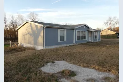 422 Hutchinson Street, Bowie, TX 76230 - Photo 7