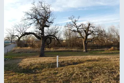 422 Hutchinson Street, Bowie, TX 76230 - Photo 5